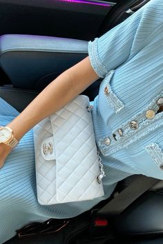 Blue Aesthetic Fashion, Chanel Outfit Aesthetic, Classy Feminine Style, Old Money Fashion, Old Money Outfits, Money Fashion, Chique Outfits, Bag Obsession, Business Casual Outfits For Work