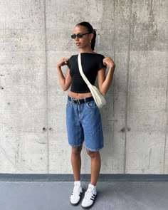 Fit inspo Long Denim Shorts Outfit Aesthetic, Long Jean Shorts Outfit Summer, Outfit Ideas With Jorts, Outfits Con Bermudas, Summer Outfits 2024 Street Style, Outfit Ideas Summer Shorts, Jorts Outfit Women’s, Jorts Summer Outfits, Long Shorts Outfits