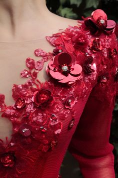 Dress With Detachable Train, Flowers And Crystals, Detachable Train, Couture Embroidery, Red Prom, Net Fabric, Satin Prom Dress, Vestidos Vintage, Prom Dresses With Sleeves