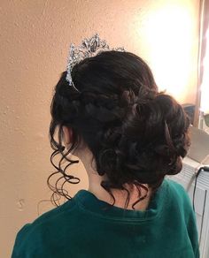 Sweet 15 Hairstyles, Green Quince Dress, Emerald Green Quince, Green Quinceanera Dresses, Quinceanera Theme, Quinceanera Themes Dresses