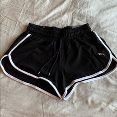 Black Running Puma Shorts With White Detail. Brand New With Tags Still Attached. Volleyball Fits, Soccer Shorts, Black Puma, Track Shorts, Shorts Athletic, Other Woman, Shorts Black, Running Shorts, Athletic Shorts