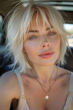 Short Blonde Hair Glasses, Hairstyle For Short Neck, Medium Hair With Fringe, Blonde Hair Over 50, Butterfly Bob, Gorgeous Haircuts, Fine Hair Tips, Mid Length Hair, Short Blonde Hair