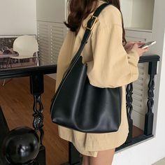 Faster shipping. Better service Work Purse Aesthetic, Handbags For Fall, Black Leather Bag Aesthetic, Handbag Aesthetic Outfit, Black Hobo Bag Outfit, Black Leather Bags Women, Big Work Bag, Working Bag For Women, Work Bag Ideas