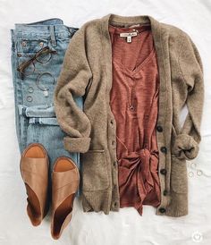 Pinterest : @bellabel19 ❤ Rustic Outfits For Women, Rustic Outfits, Mode Vintage, Tgif, Fall Winter Outfits, Outfits Casuales, Primavera Estate, Look Cool, Fashion Sense