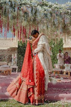 bride and groom, wedding portrait, mandap, floral decor, gypsos, lotus blooms, banana leaves, Indian wedding, Tamil Brahmin rituals, wedding day, traditional wedding, elegant couple, South Indian wedding. Indian Wedding South India, South Indian Wedding Venues, North And South Indian Wedding, Marriage Indian Aesthetic, Outdoor South Indian Wedding, Colourful Indian Wedding, Indian Wedding Mountains, Indian Engagement Aesthetic, Tamil Temple Wedding