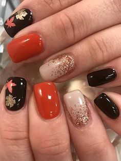 Discreet And Charming Ideas To Rock Glitter Nails This Fall Season. Are you looking for fun and yet sophisticated ways to upgrade your fall style? Here you have the fall nail trends to bring that fun into your nail game. Fall nail trends with glitter or glitter French manicure for 2018. Nail Polish Ideas Easy, Thanksgiving Nail Designs, Thanksgiving Nail Art, Nagellack Trends, Fall Nail Trends, Fall Nail Art Designs, Easy Nails, Thanksgiving Nails, Fall Nail Art