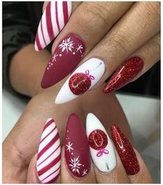 Aesthetic Christmas Nails. There are any references about Aesthetic Christmas Nails in here. you can look below. I hope this article about Aesthetic Christmas Nails can be useful for you. Please remember that this article is for reference purposes only. #aesthetic #christmas #nails Holiday Nails Christmas, Nail Board, Red Christmas Nails, Nail Art Glitter, Holiday Nail Designs, Christmas Nails Easy, Cute Christmas Nails, Christmas Gel Nails