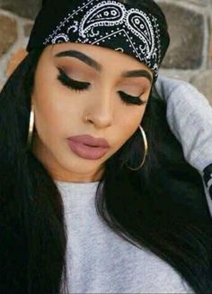 Gangster Outfits For Women, Chola Hairstyle, Chola Makeup, Hollywood Lashes, Airbrush Ideas, Chica Chola, Gangsta Girl Style, Catrina Tattoo, Chola Girl