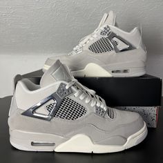 Condition - Used / VNDS (Very nearly deadstock) worn 2 times Size 11 Women’s / Size 9.5 Men’s Nike Air Jordan 4 Retro Frozen Moments SKU - AQ9129 001 Item is in hand and ready to ship the following business day Jordan 4 Frozen Moments, Jordan 4 Retro Thunder, Cute Jordans, Frozen Moments, Jordan 4’s, Nike Air Jordan 4 Retro, Pretty Sneakers, Nike Air Jordan 4, Pretty Shoes Sneakers