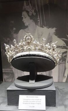 Aesthetic Tiara, Tiara Aesthetic, Elizabeth Windsor, Gaun Abad Pertengahan, Queens Tiaras, Crown Aesthetic, Rainha Elizabeth Ii