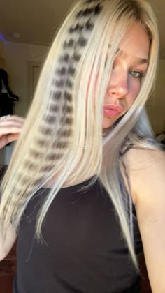 Blonde Hair With Raccoon Tail, Raccoon Hairstyle, Blonde Raccoon Tail Hair, Raccoon Stripes Hair, Hair Inspo Medium Length, Hair Inspo Medium, Blonde Emo Hair, Racoon Tail Hair, Raccoon Tail Hair