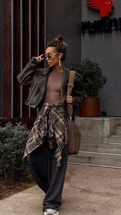 Brunette Fashion Outfits, Casual Aesthetics, Trendy Work Outfit, Sleek Dress, Sporty Outfits, Casual Winter Outfits, Autumn Outfit, Outfit Inspo Fall, Winter Fashion Outfits