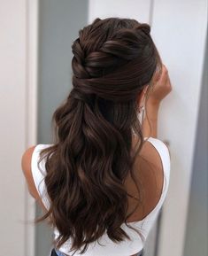 Prom Hairstyles Pictures, Prom Hairstyles Half Up Half Down Braid Brown Hair, Medium Length Hairstyles For Bridesmaids, Half Up Half Down Graduation Hair, Class Hairstyles, Cute Prom Hairstyles, Prom Hairstyle, Simple Prom Hair