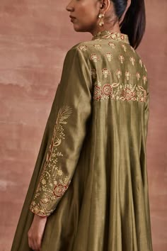 Buy Green Chanderi Silk And Palash Yoke Anarkali & Pant Set For Women by Sue Mue Online at Aza Fashions. Kurti Embroidery, Indian Designer Suits, Anarkali Kurti, Pakistani Fashion Casual, Kurti Embroidery Design, Indian Suits, Silk Suit, Blouse Work