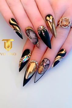 New Years Nail Designs, Chrome Nail Art, Gold Nail Designs, Gold Nail, Pretty Nail Art Designs, New Year's Nails, Fancy Nails