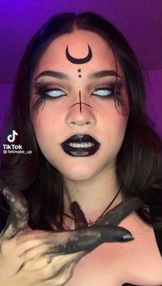 Step into the mystical with a witch costume that’s full of magic and charm! Perfect for casting spells and making a magical entrance at any Halloween event 🎃🖤 Halloween Costume Inspo Witch, Halloween Costumes Makeup Scary, Witch Makeup Costume, Pagan Makeup Witch Simple, Scary Witch Makeup Halloween, Hot Witch Makeup, Witch Cosplay Makeup, Witch Costume Inspiration, Helowin Makeup