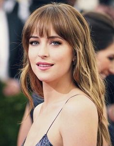 Celebrity Hair Trends, Long Fringe Hairstyles, Fringe Hairstyles, Long Hair With Bangs, Dakota Johnson, 인물 사진, Celebrity Hairstyles, Hair Dos, Hair Day