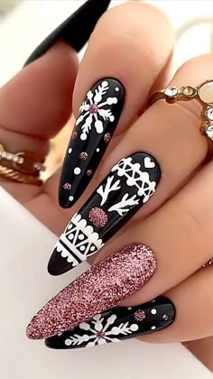 21. Black and Shimmery Pink Holiday Nails When it comes to beauty and outfits, the holidays are always the better time to experiment with... Pink Holiday Nails, Christmas Nails Easy, Christmas Gel Nails, Pink Holiday, Holiday Nail Art, Winter Nail Art, Winter Nail Designs