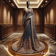 Indie Wedding Dress, India Clothes, Fashionable Saree Blouse Designs, India Design, Royal Wedding Dress, Simple Sarees, Bridal Dress Fashion