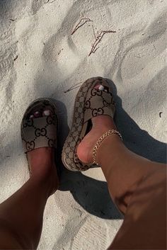 Gucci Slides Outfit, Gucci Slides, Pretty Sandals, Pretty Shoes Sneakers, Sandals Outfit, Girly Shoes, Shoe Inspo, Swag Shoes