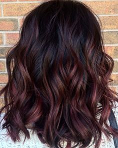 Red Highlights In Brown Hair, Red Brown Hair Color, Dark Red Hair Color, Red Ombre Hair, Red Brown Hair, Brown Hair Balayage