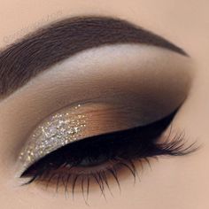 Glittery bronze.. Cut crease eye makeup Natural Eye Makeup Tutorial, Smink Inspiration, Beauty Make-up, Makijaż Smokey Eye, Evening Makeup, Smokey Eyes, Hooded Eyes, Natural Eye Makeup, Makeup Goals