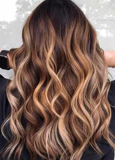 winter hair color ideas, brown hair colors , hair colors 2020, blonde hair colors, balayage colors, balayage brunette, balayage brown, caramel balayage #haircolor balayage blonde, dark blonde balayage, mushroom balayage, mushroom brown balayage Balayage Hair Caramel, Winter Hair Colors, Silver Blonde Hair, Gorgeous Hair Color, Caramel Highlights, Winter Hair Color, Trendy Winter