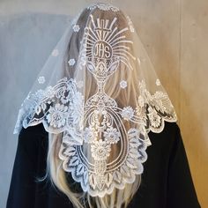 Beautiful White Lace Mantilla Chapel Veil With Jhs Christogram Jesus Hominem Salvator And A Radiating Euchristic Host Over A Ciborium. Front Panels Feature A Cross With Floral Design. 54" Wide 24" Deep. Comes With Two Tiny Combs That Snap To Stay In Place. Position And Easily Stitch In Yourself. Included Is A Carry Pouch. Catholic Veils, Catholic Relics, Catholic Veil, Veiled Woman, Lace Mantilla, Chapel Veil, Eucharist, White Lace, Veil