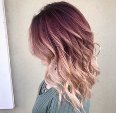 Burgundy Roots Blonde Hair Balayage, Blonde With Red Shadow Root, Burgundy Shadow Root With Blonde Hair, Fun Blonde Hair Ideas Color Trends, Colored Roots Blonde Hair, Rose Gold Hair Dark Roots, Wine Red Hair With Blonde Highlights, Blonde With Burgundy Underneath, Blonde Fall Hair 2023