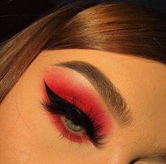 Red Eyeshadow Looks, Red Eyeshadow Makeup, Red Eyeshadow Look, Make Up Designs, Red Eye Makeup, Red Eyeshadow, Smink Inspiration, Red Makeup, Colorful Eye Makeup