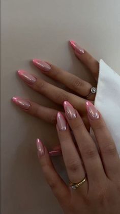 Discover the best bridesmaid nails ideas that you will absolutely love. Get inspired for your wedding day with stunning nail designs. Clean Summer Nails, Italian Nails Trends, Girly Acrylic Nails