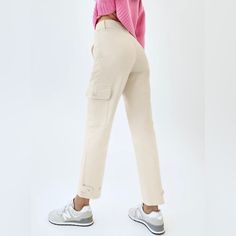 New With Tags Aritzia Wilfred Modern Cargo In Gd Birch Size 8! Beautiful Pant, Sold Out Online. High Waisted Cargo Pants, Flattering Pants, Minimalist Capsule Wardrobe, Aritzia Pants, Utility Pants, Comfy Pants, Aritzia Wilfred, Cargo Pant, Summer 2022