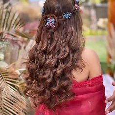 Open Hairstyles For Haldi Ceremony, Reception Gown Hairstyle, Latest Hairstyles With Lehnga Short Hair, Mayoun Hairstyles, Hairstyles For Haldi Ceremony, Hairstyles With Lehnga, Cocktail Hairstyles Long, Latest Hairstyles With Lehnga