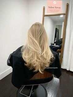 Fresh Blonde Balayage, Babylights Blonde Hair, Quiet Luxury Blonde Hair, Sunny Blonde Balayage, Grown In Blonde Hair, Scandi Blonde Hair Balayage, Highlights Grown Out, Blonde Hair Back View, Painted Blonde Hair