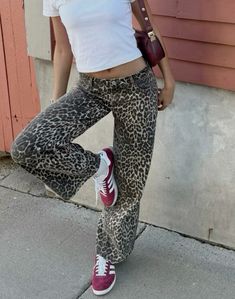 Outfit Ideas Utah, Utah Outfits Fall, Utah Style Outfits, Utah Fits, Leopard Jeans Outfit, Print Jeans Outfit, Leopard Print Pants Outfit, Utah Outfits, Cheetah Print Outfits