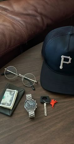 Room Inspo Ideas, Aesthetic Mens, Men Essentials, October Mood, Edc Essentials, Mens Room, Edc Bag, Gentleman Aesthetic