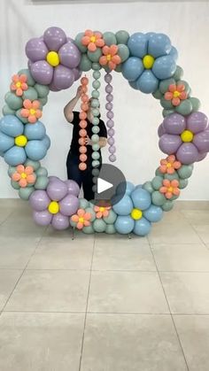 14K views · 374 reactions | Para tudooooo…..
Uma das decorações que mais amei em 2024!
Tecnicamente simples mas de um impacto surrral!
Simplesmente amei!
E as cores? Uauuuuuu nota mil para @baloesjoy amooooo o Candy Retrô!
#decoracaocombaloes #aniversario | Tunico Oliveira