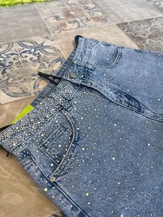 Glitter Jeans, Rhinestone Jeans, Denim And Diamonds, Jeans Claro, Light Blue Jeans, Bling Bling, Farm Animals, Blue Jeans, Jean Shorts