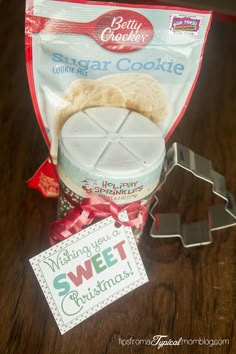 8 Quick and Easy Teacher Christmas Gift Ideas with Printable Tags - Tips from a Typical Mom Teacher Christmas Gift Ideas, Appreciation Gifts Diy, Sugar Cookie Mix, Teacher Appreciation Gifts Diy, Teacher Christmas Gift, Neighbor Christmas Gifts, Cookie Mix, Neighbor Gifts