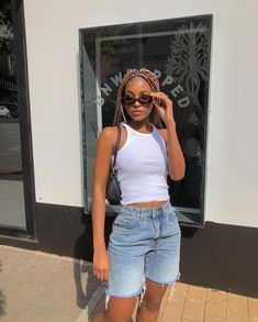 bermuda shorts. Easy Summer Outfit, Outfit Jean, 2021 Outfits, Fits Summer, Jean Short Outfits, Outfit Street, Simple Summer Outfits, Shorts Outfits Women, Summer Shorts Outfits