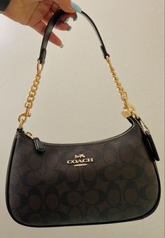 Small Coach Purses, Coach Bags Shoulder Bag, Coach Small Purse, Designer Small Bags, Coach Bags 2023, Small Designer Handbags, Pretty Bags Aesthetic, Small Coach Purse