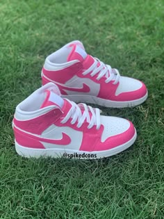 Jordan Rose, Nike Shoes Women Fashion, J 1, Nike Shoes Girls, Preppy Shoes, Jordan Shoes Retro