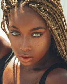 I entrance with my eyes Its green a gleam in urs Woman With Braids, Eyes Brown, American Woman, African Beauty