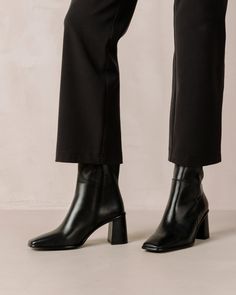 Discover our West Total Black ankle boots handcrafted in Spain. Made with leather in Spain and designed by ALOHAS. Black Ankle Boots Heeled, Ankle Boot Heels, Black Heeled Boots, Sustainable Leather, Zipper Heels, Total Black, Black Leather Ankle Boots, Block Heel Boots