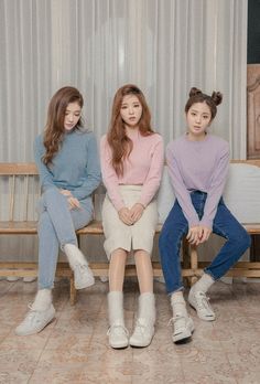 Three Girls, Gaun Fashion, Korean Casual, Ulzzang Fashion, Korea Fashion, 인물 사진, Korean Street Fashion, Korean Outfits, Looks Style