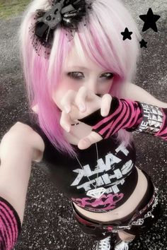 Pink And Black Scene Hair, Scene Hair Ideas, Scenecore Girl, Pink Scene Aesthetic, Scenecore Hair, Black Scene Girl, Scene Queen Aesthetic, Scene Girl Aesthetic, Scenecore Outfit