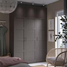 a bedroom with a bed, chair and closets in it's center area