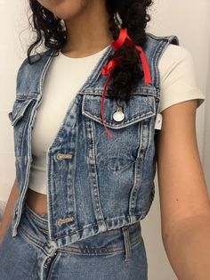 Niall Horan Inspired Outfits, Gilet Outfit Women, Niall Horan Outfits, Vest Outfits Aesthetic, Jean Vest Outfits, Gilet Outfit, Denim Vest Outfit, Shirt Outfit Summer, Vest Outfits For Women