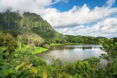 a lake surrounded by lush green trees and mountains