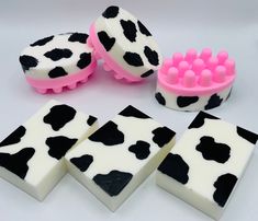 Handmade and hand painted cow print soap massage bars, this listing is for 1 massage bar. These soaps are scented with Enchantment, are Allergen free, Vegan, and Cruelty Free. All my products have received a full cosmetic product safety report and are deemed SAFE.  The soaps are also made with water soluble Colours which will make bath time even more enjoyable. Please note as these items are made to order please allow 7 days before dispatch and addition colours may vary slightly from photograph. Cows Milk Soap Recipe, Cute Soap Bars, Flamingo Soap, Cow Milk Soap, Sheeps Milk Soap, Highland Cow Gifts, Massage Bars, Animal Print Decor, Cow Gifts